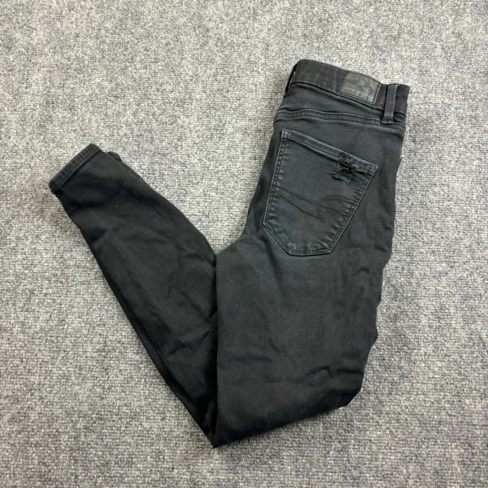 AMERICAN EAGLE Women’s Black Denim Curvy Hi-Rise Jegging Distressed size 2 Short